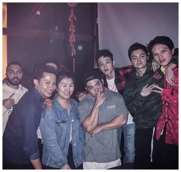 两人自从公开恋情后,mark的日常生活动态也被不少gem的粉丝所追踪