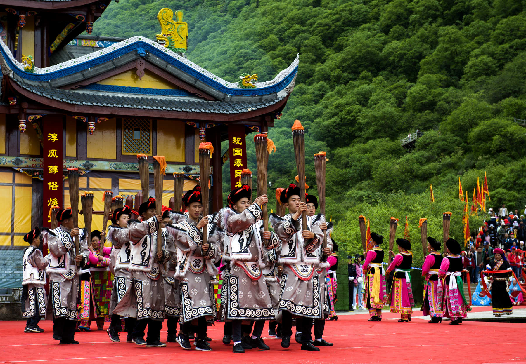 使文化更富活力 ,让旅游更有魅力松潘黄龙举办民俗文化活动