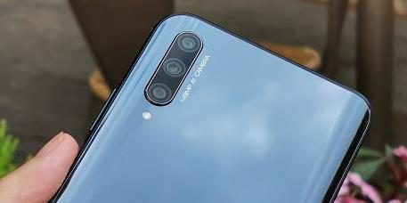 荣耀20se最新消息55英寸全面屏性能不俗