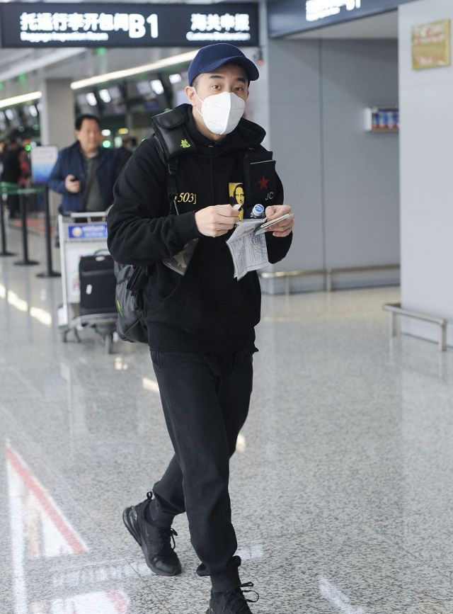 房祖名近况曝光整个人胖了一圈再陷丑闻后眼神无处安放