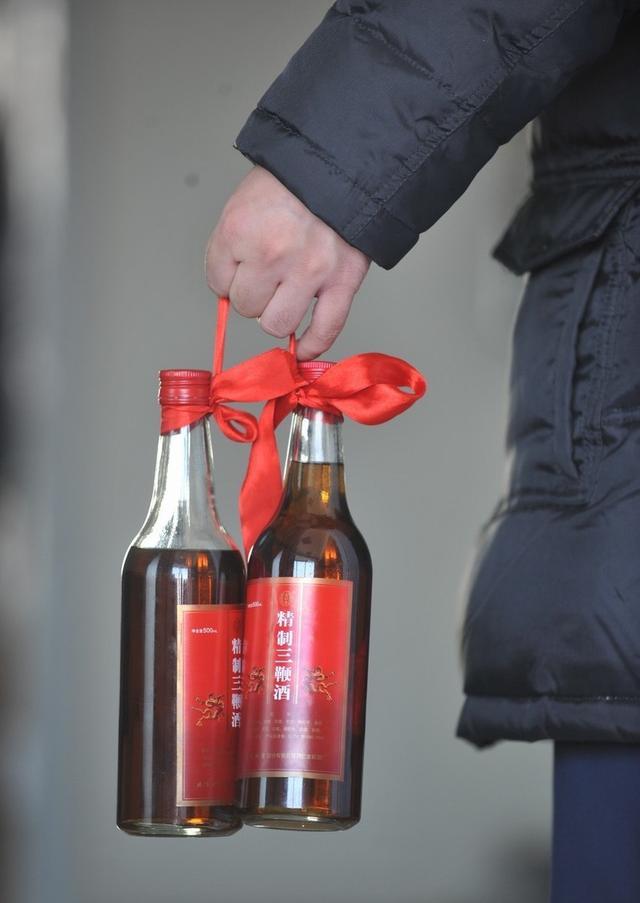 药酒养生治病 泡制有讲究 泡不对危及健康 对症饮用是关键