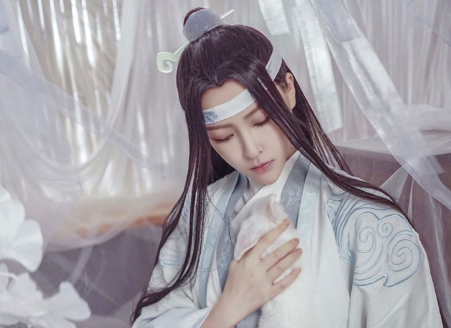 "男装大佬"夙胤言生cos的古装,网友:看不出是女的!