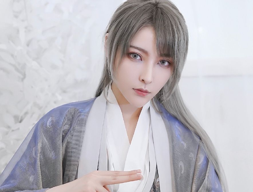 "男装大佬"夙胤言生cos的古装,网友:看不出是女的!