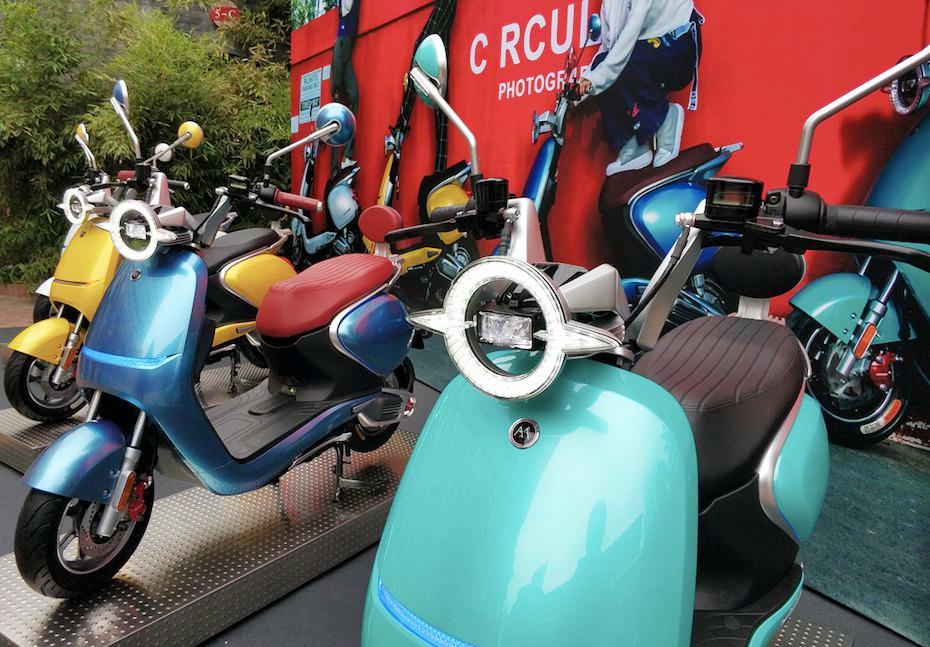 爱玛玛卡龙颜值高搭博世电机续航远电动车里的马卡龙