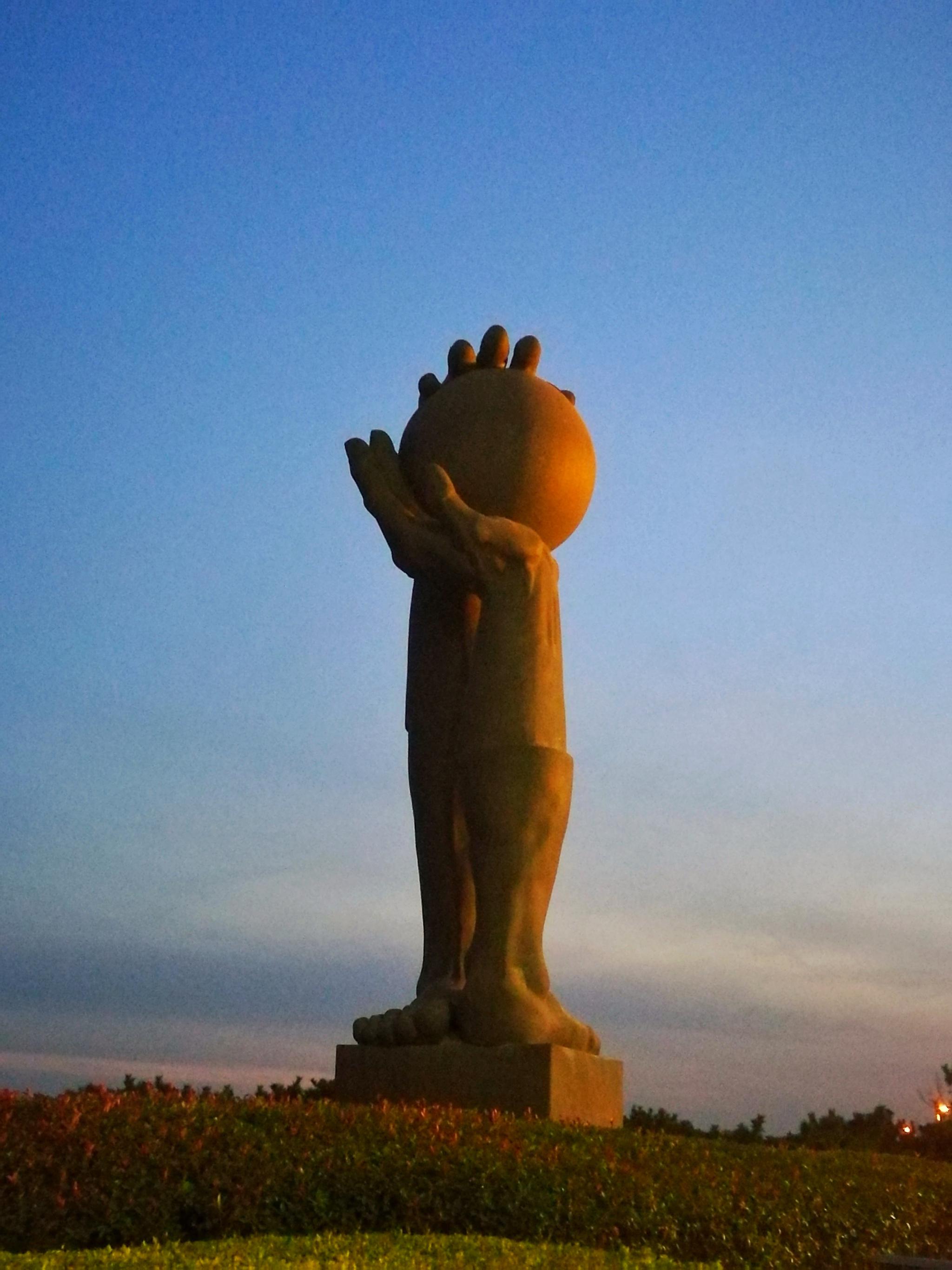 手机图集城市雕塑天地之间