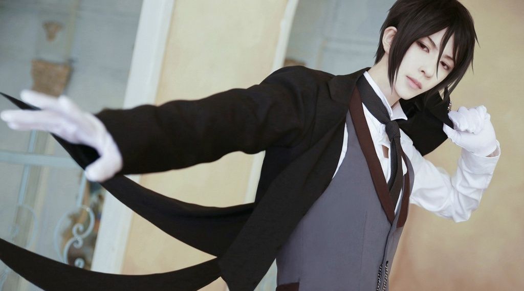 熊祁cos的是动漫《黑执事》里的安塞斯蒂,个人认为这个cos与原型相似