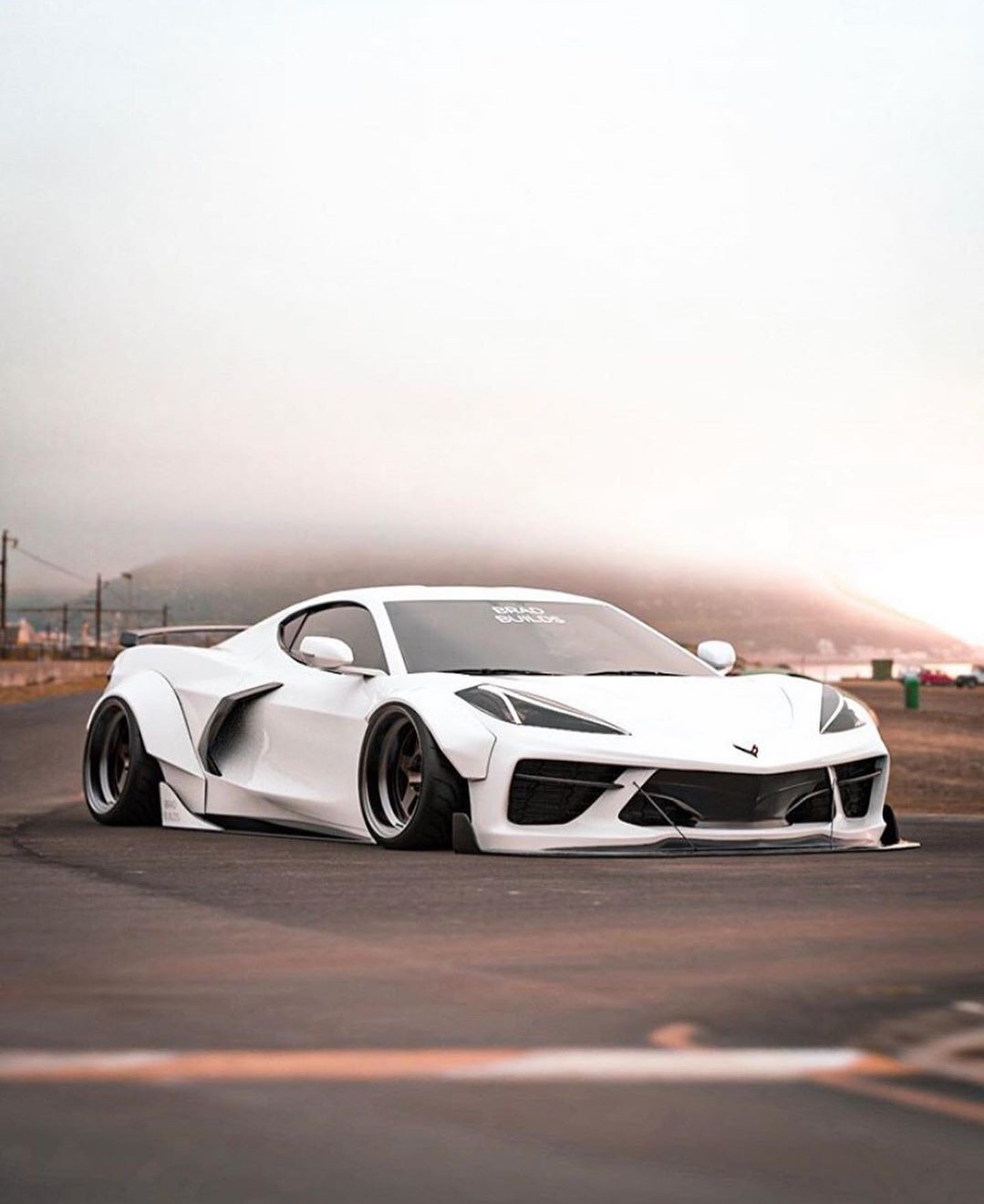 完美的"白色鲨鱼",神似"法拉利458前脸"的雪佛兰科尔维特!