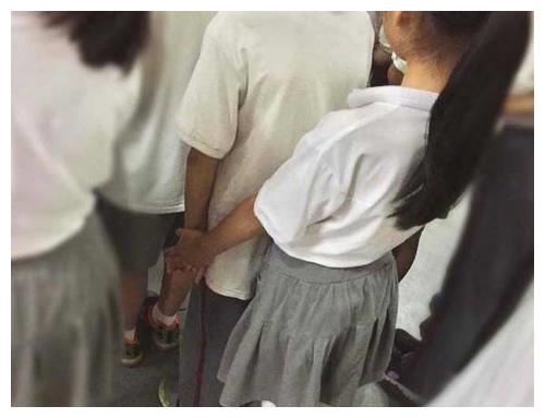 小学生写"申请书",想和喜欢的女孩同桌,理由让老师无法反驳|早恋|申请