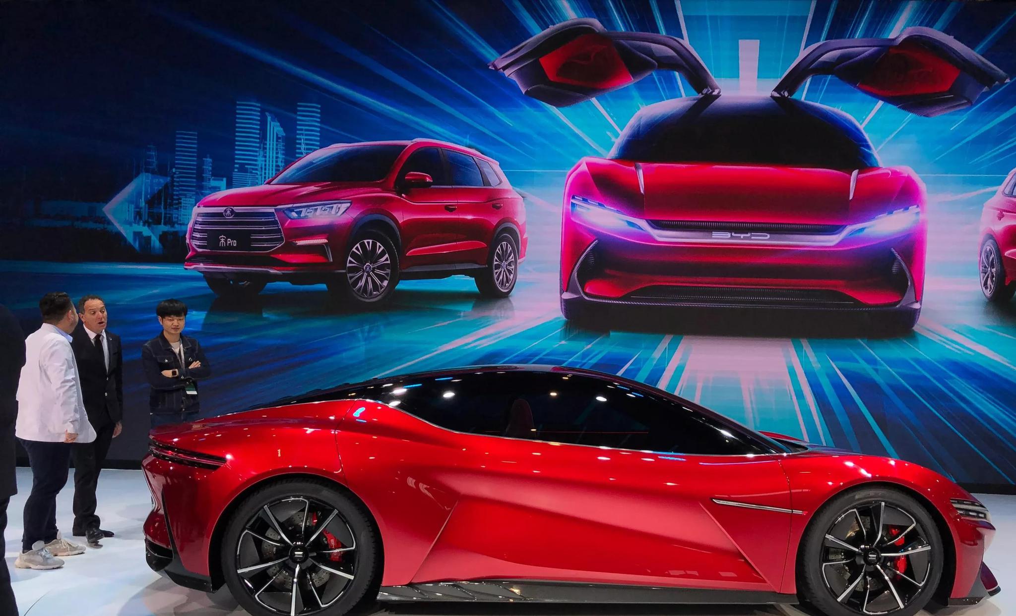 国内首款高性能电动轿跑亮相,综合性能超特斯拉,工薪族也买得起