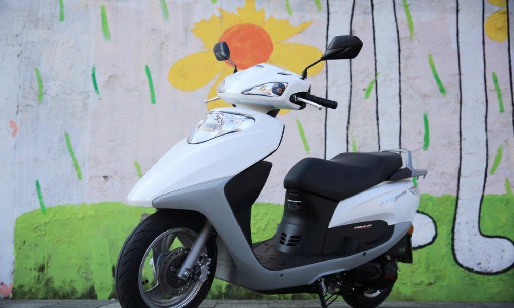 五羊本田睿镁110,极速87,油耗1.6l,高品质的小踏板!