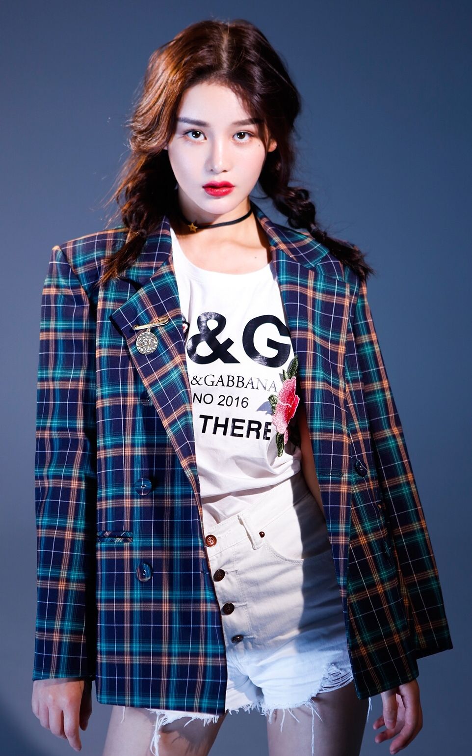 邱意浓精美壁纸:不懂得追寻幸福,只懂得守护你_高清图集_新浪网