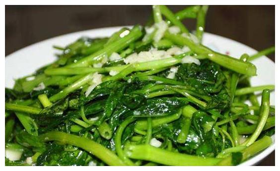 爆炒通心菜,很多人少了这一步,难怪发黑又柴