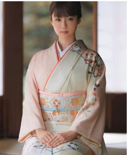 日本的和服 俄罗斯的鲁巴哈 印度尼西亚的蜡染 都不如中国旗袍 日本的和服 俄罗斯的鲁巴哈 印度尼西亚的蜡染 都不如中国旗袍