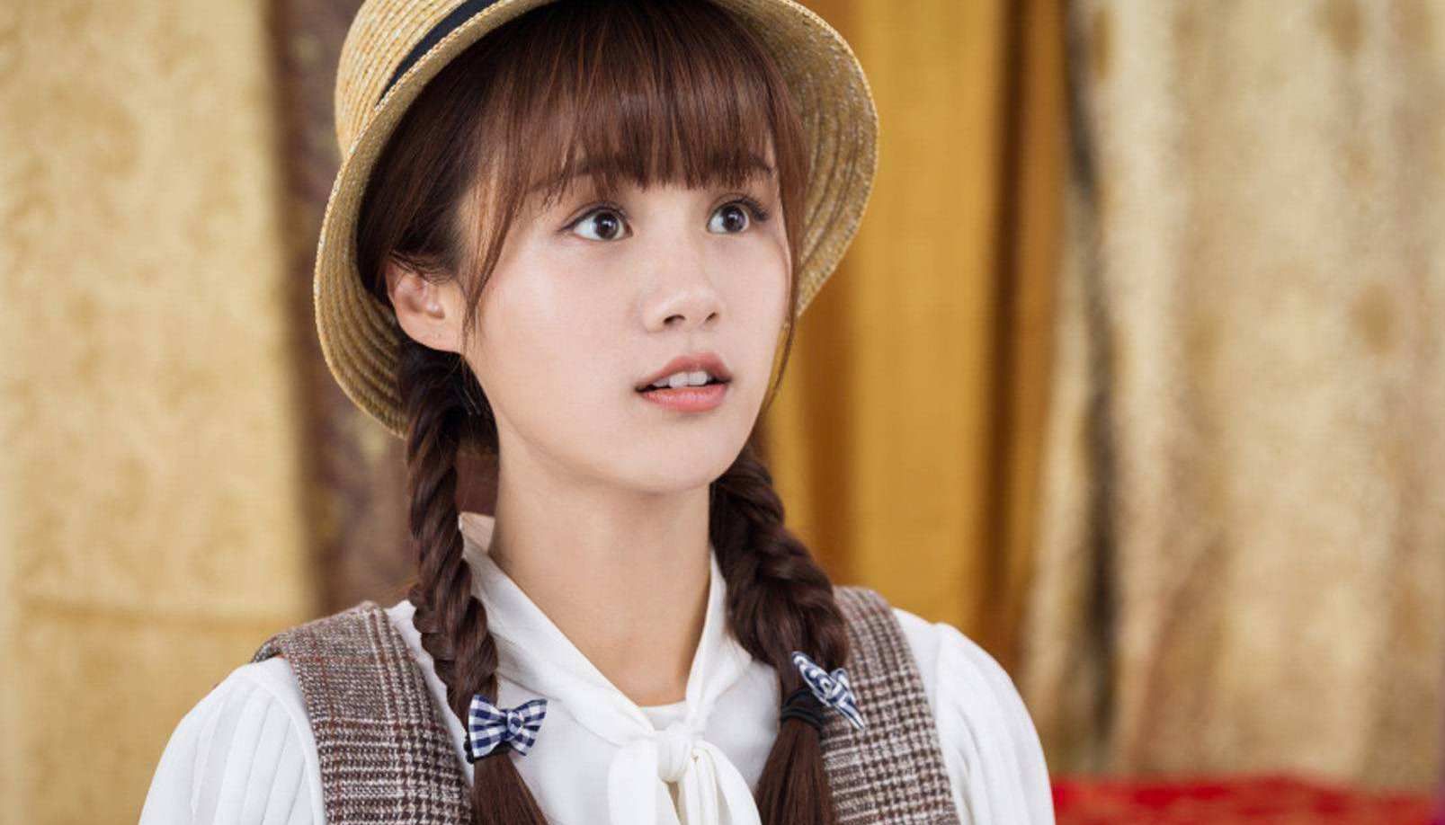 安安静静的校园女神安悦溪,不仅是甜美少女,还是标准的巴掌脸
