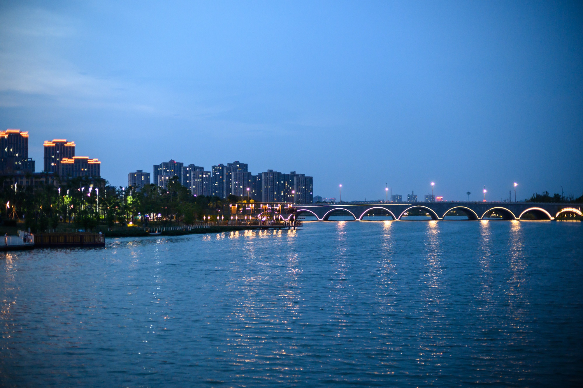 安徽最大的水上喷泉,喷泉升起犹如天女散花