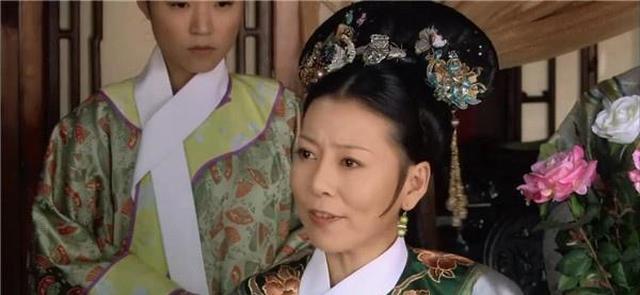甄嬛传:皇上宠爱叶澜依,并不是因为她像华妃,而是像这个人!