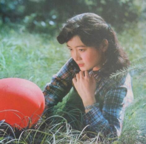1980年代女影星娜仁花,罕见剧照老照片,因电影《湘女潇潇》出名