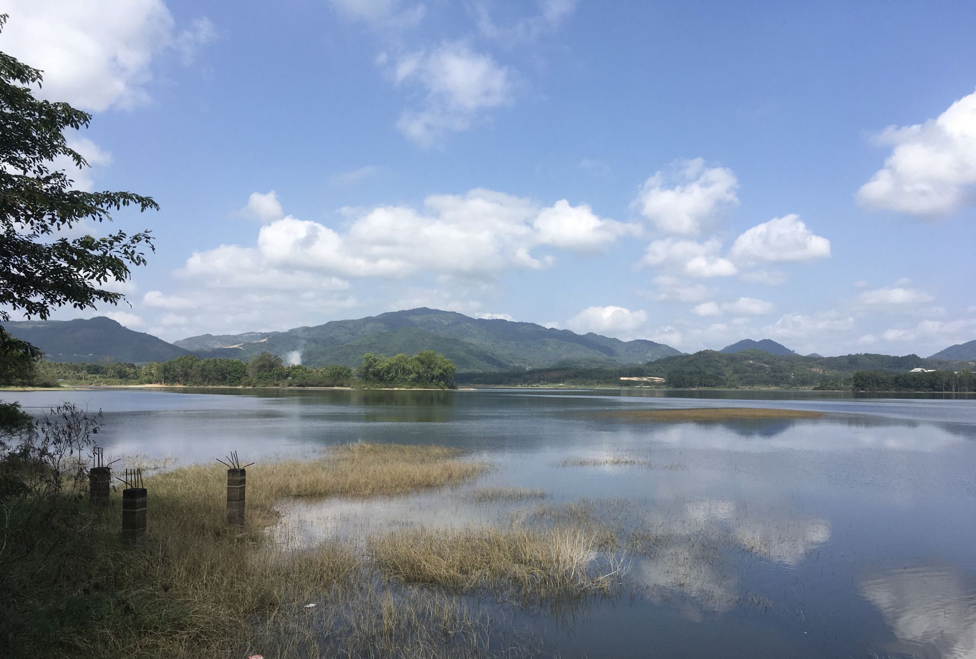 屯昌木色湖,湖映木色,波光潋滟,垂钓在此,时光静好_高清图集_新浪网