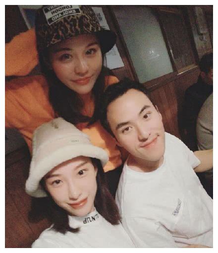 赌王三房儿子何猷启夫妇不戴口罩聚餐,饭后两人互不理睬像吵架了