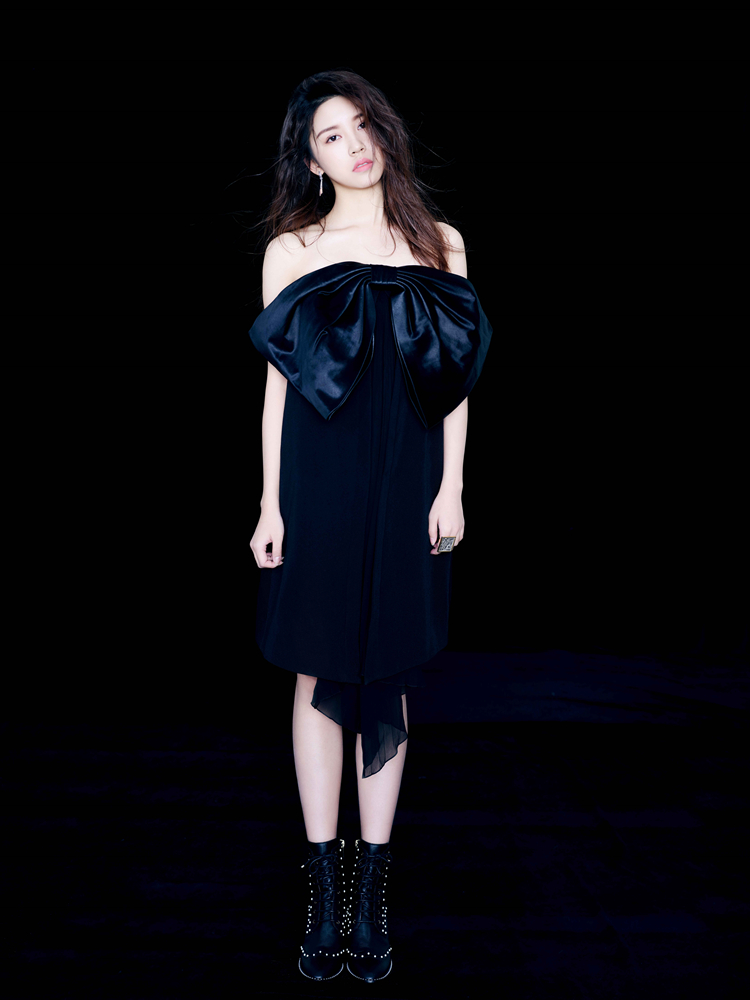 李紫莹递交《群演公社》"毕业答卷" 真情演绎癌症患者引关注