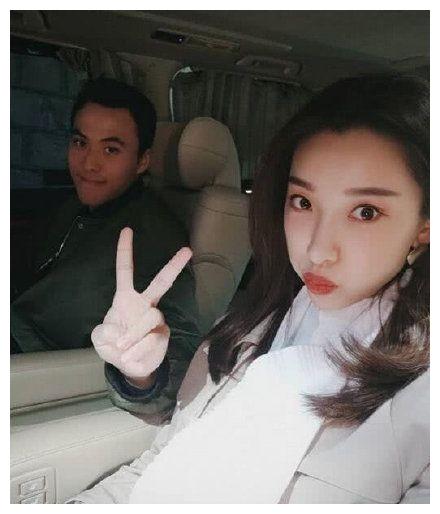 赌王三房儿子何猷启夫妇不戴口罩聚餐,饭后两人互不理睬像吵架了