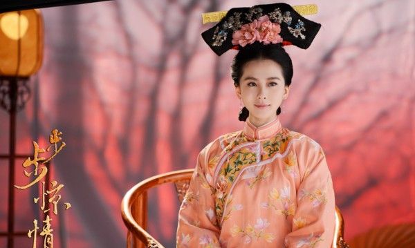 刘诗诗饰演的马尔泰若曦,清宫装扮清新淡雅楚楚动人!