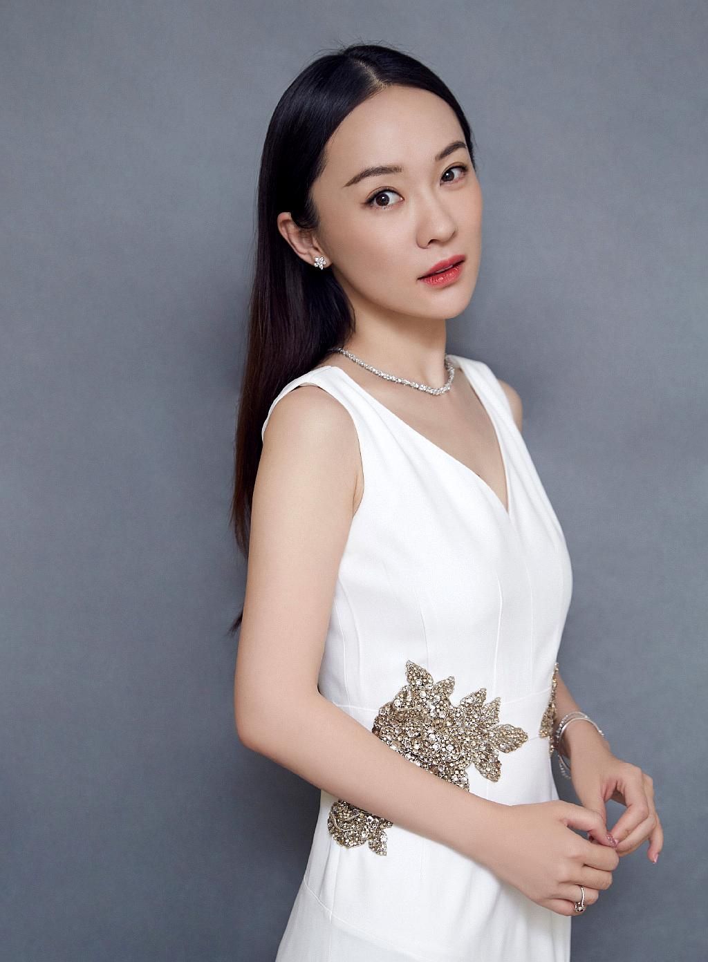 霍思燕穿6万7礼服现身华表奖优雅大气杜江搂腰凝视太甜蜜