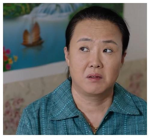 孙立荣曾在电视剧《刘老根》前两部中扮演和自己同名的角色"孙立荣"