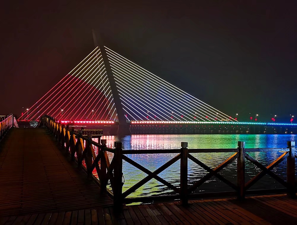 西安年最中国—西安浐灞2号桥(彩虹桥)河景灯光秀(18图)