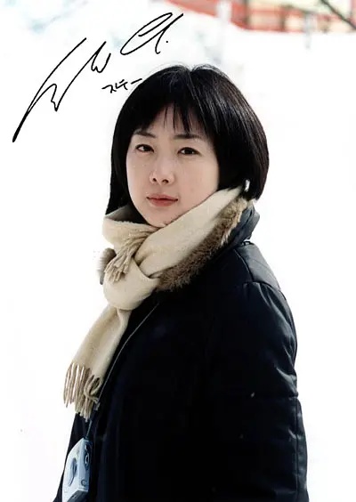 崔智友并不是传统意义上的美女演员,但她的气质是真心高级,五官长得