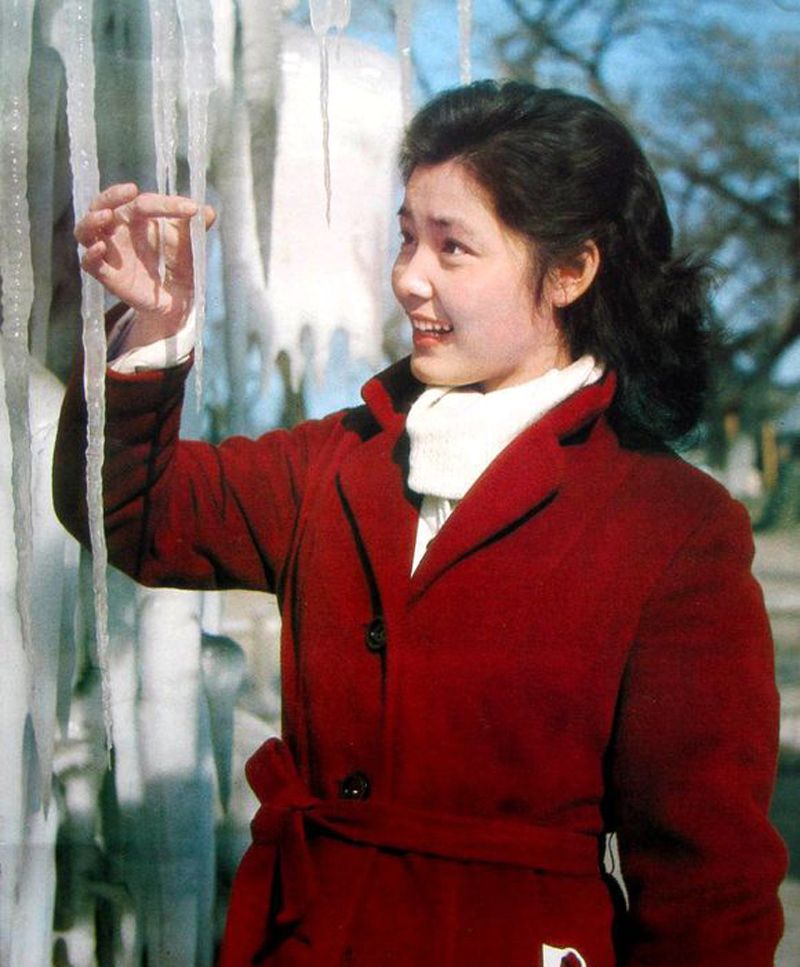 姜黎黎,1954年出生于哈尔滨,她从少女时代起就热爱歌舞艺术,年轻时