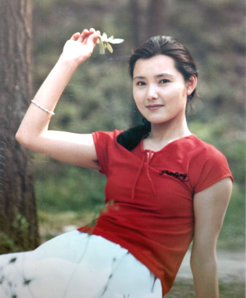 姜黎黎,1954年出生于哈尔滨,她从少女时代起就热爱歌舞艺术,年轻时