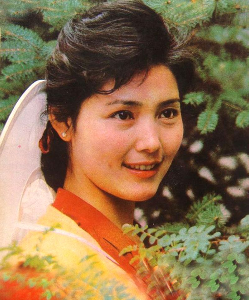 红牡丹姜黎黎,12张老照片,曾经的一代女星端庄秀丽青春可人