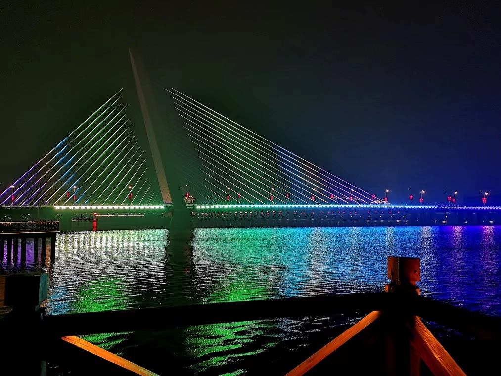 西安年最中国—西安浐灞2号桥(彩虹桥)河景灯光秀(18图)