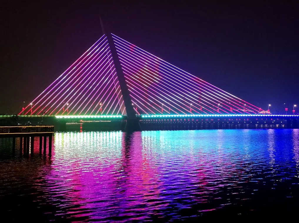 西安年最中国西安浐灞2号桥彩虹桥河景灯光秀18图