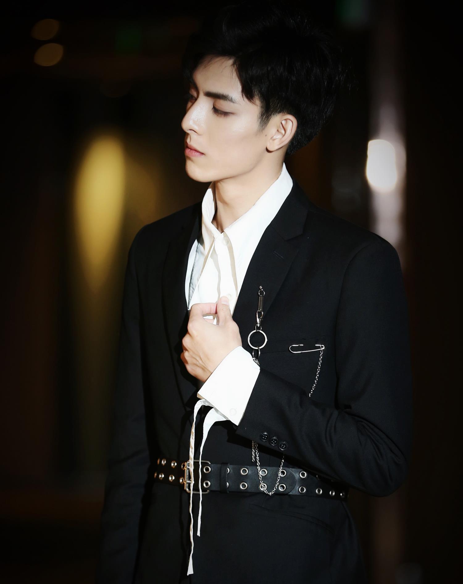 薛洋和晓星尘同穿黑西装王皓轩霸道宋继扬温柔