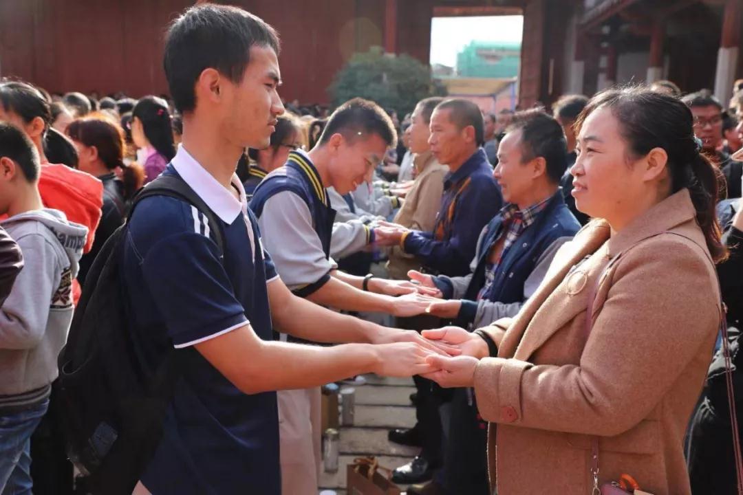 厦门市启悟中学举办2019届十八岁成人礼