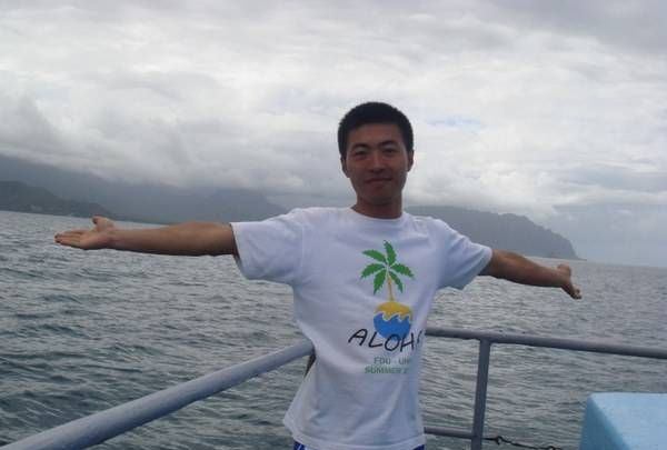 飞行英烈粘金鑫生前影像,最后那张照片,将父亲带进战机驾驶舱!