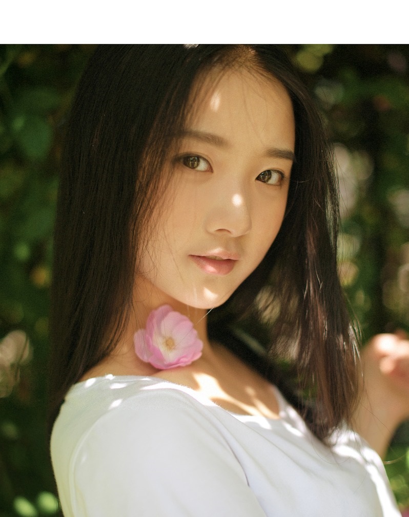 摄影分享:邻家长发素颜清纯美女