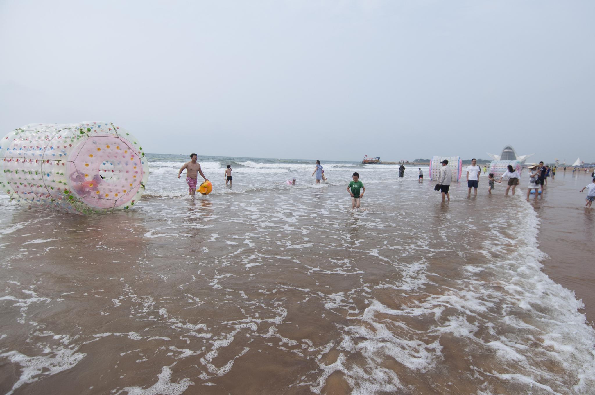 亚洲第一滩:青岛市黄岛金沙滩景色美