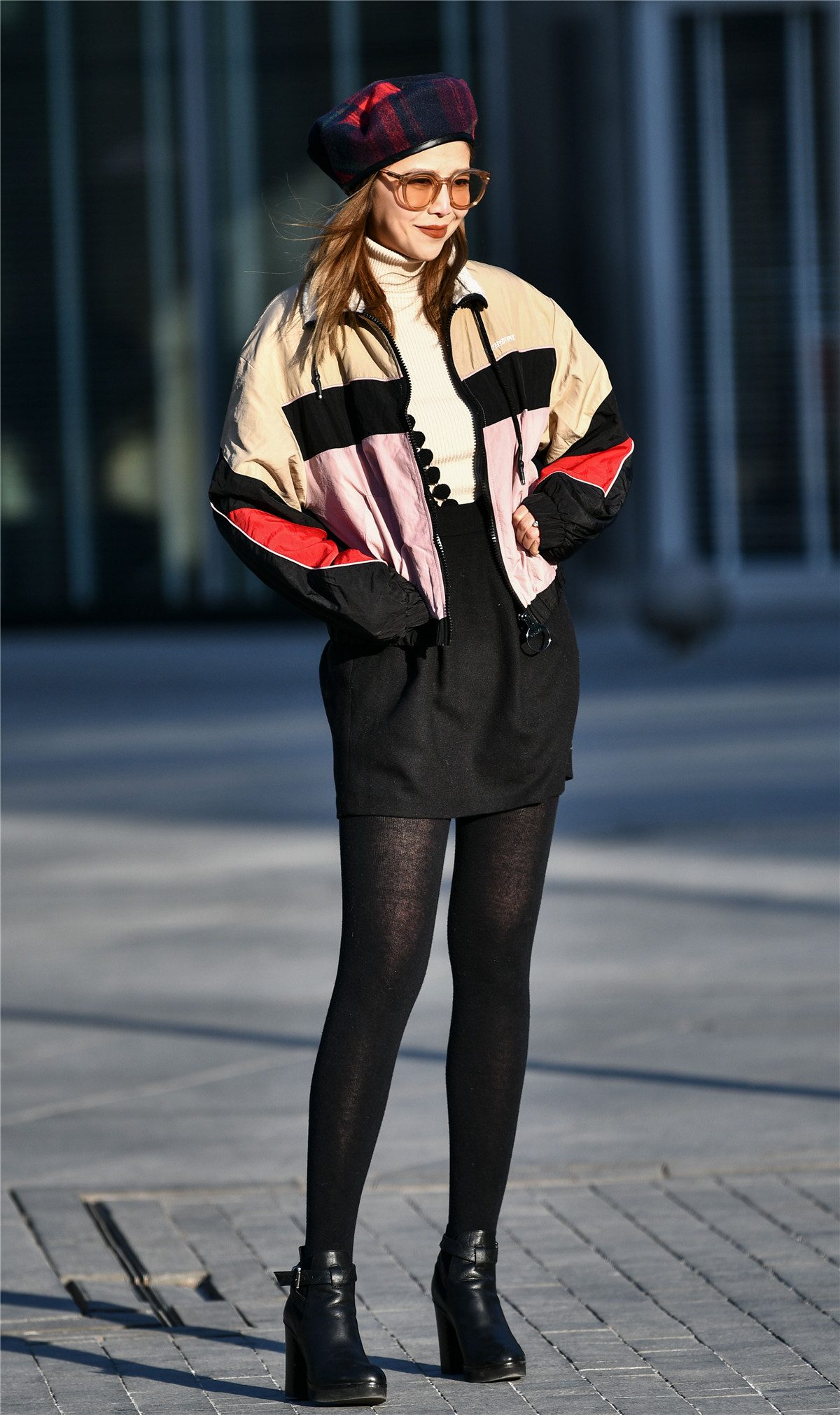 九个美女穿衣搭配,款款个性时尚,您喜欢哪款呢?