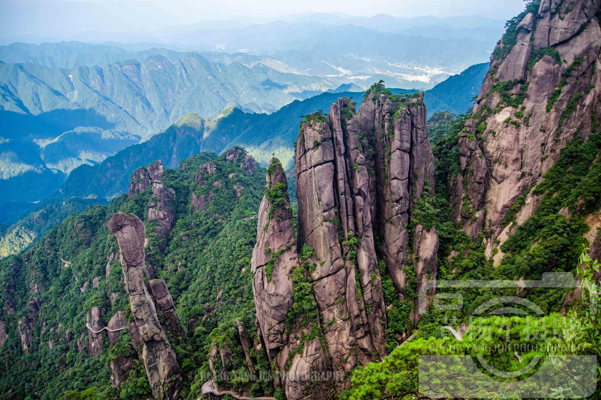上饶玉山三清山的秀美,山间险峻风光很迷人"不是黄山胜似黄山"