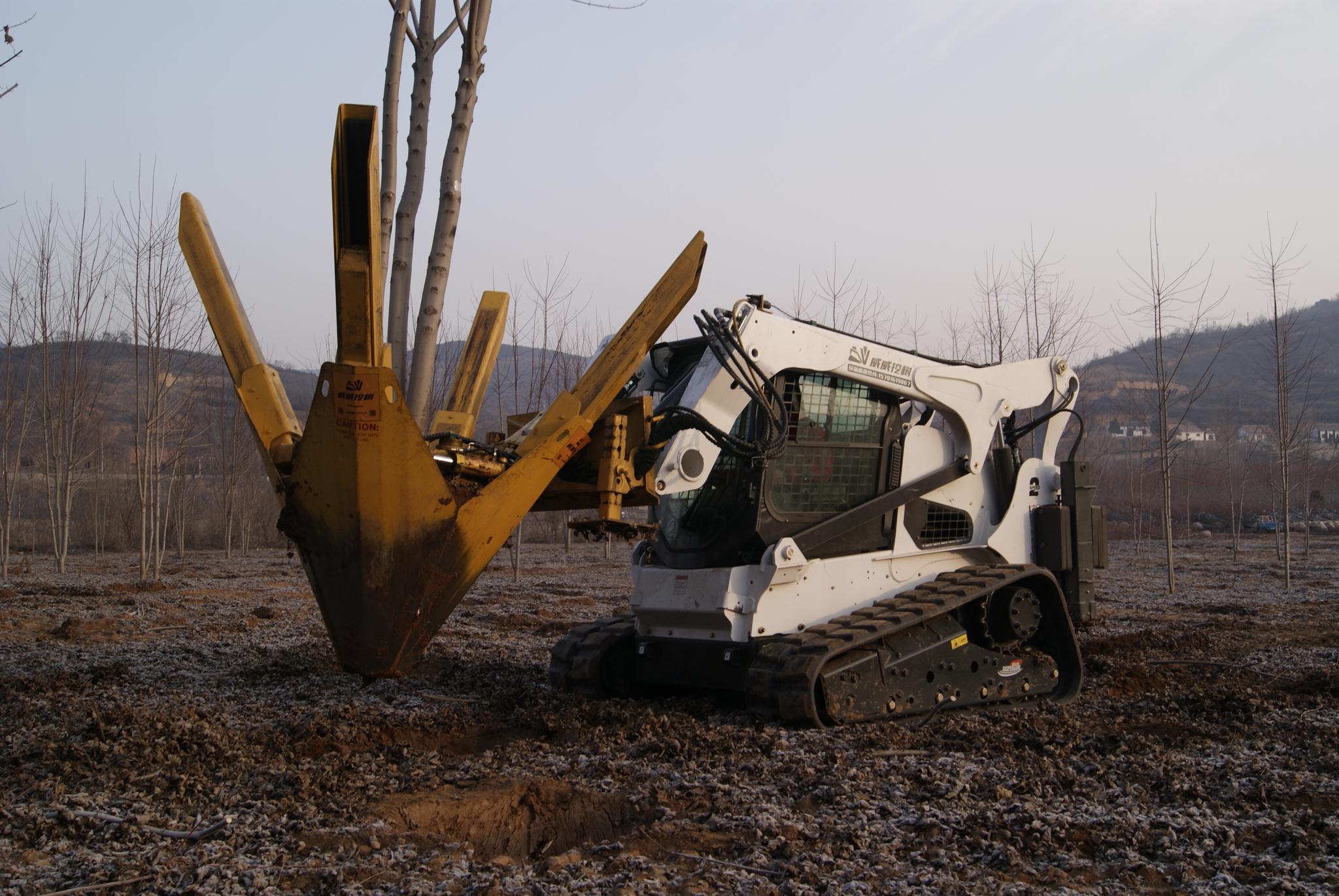 威威挖树机浙江嘉兴作业,威斯塔租赁家喻户晓