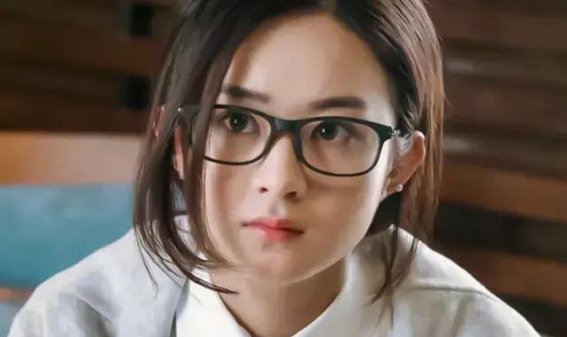 有种整容叫赵丽颖产后复出,五官变化明显,跟