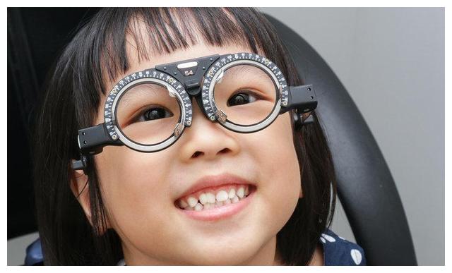 关于孩子视力的一些真相,爸妈要警惕了,变成高度近视就很遗憾