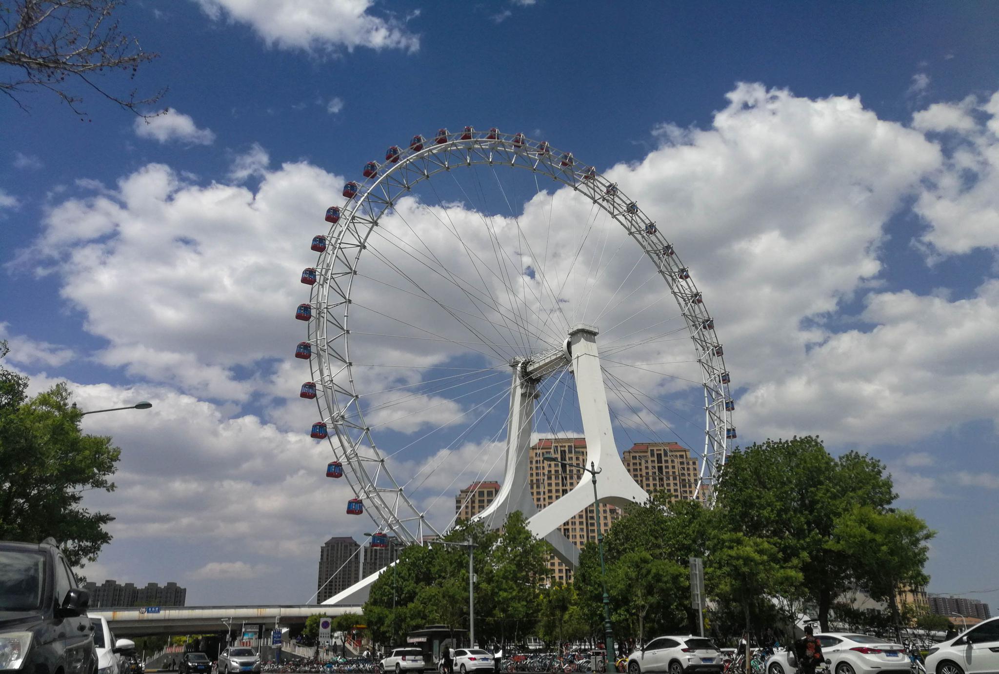 春风和煦 晴空万里 带你近距离欣赏"天津之眼"摩天轮