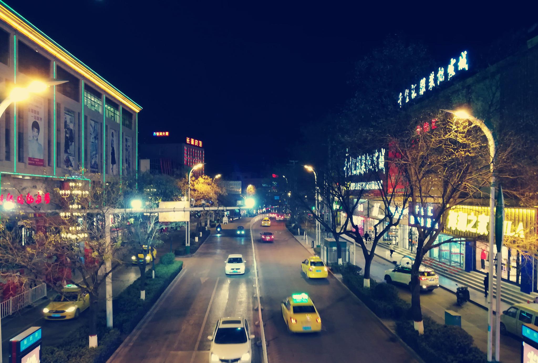 甘肃平凉新民路夜景!