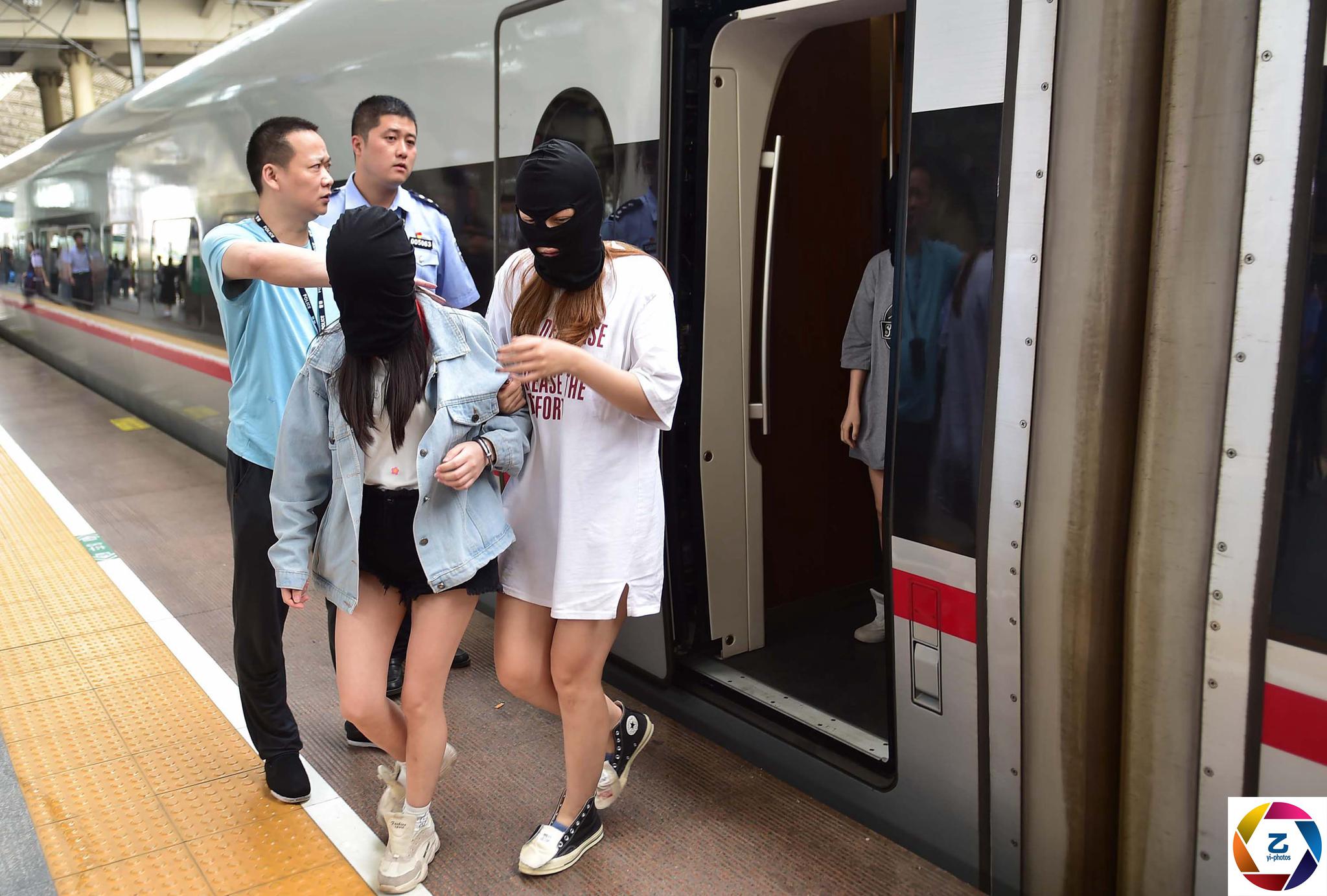 通过微商代理面膜,刷刷手机都能赚钱,女大学生轻信网络广告,辛苦攒下