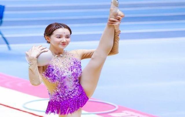 因为与丈夫的年龄差距很大,在结婚之后就遇到了继子陈晓宇的各种挑战
