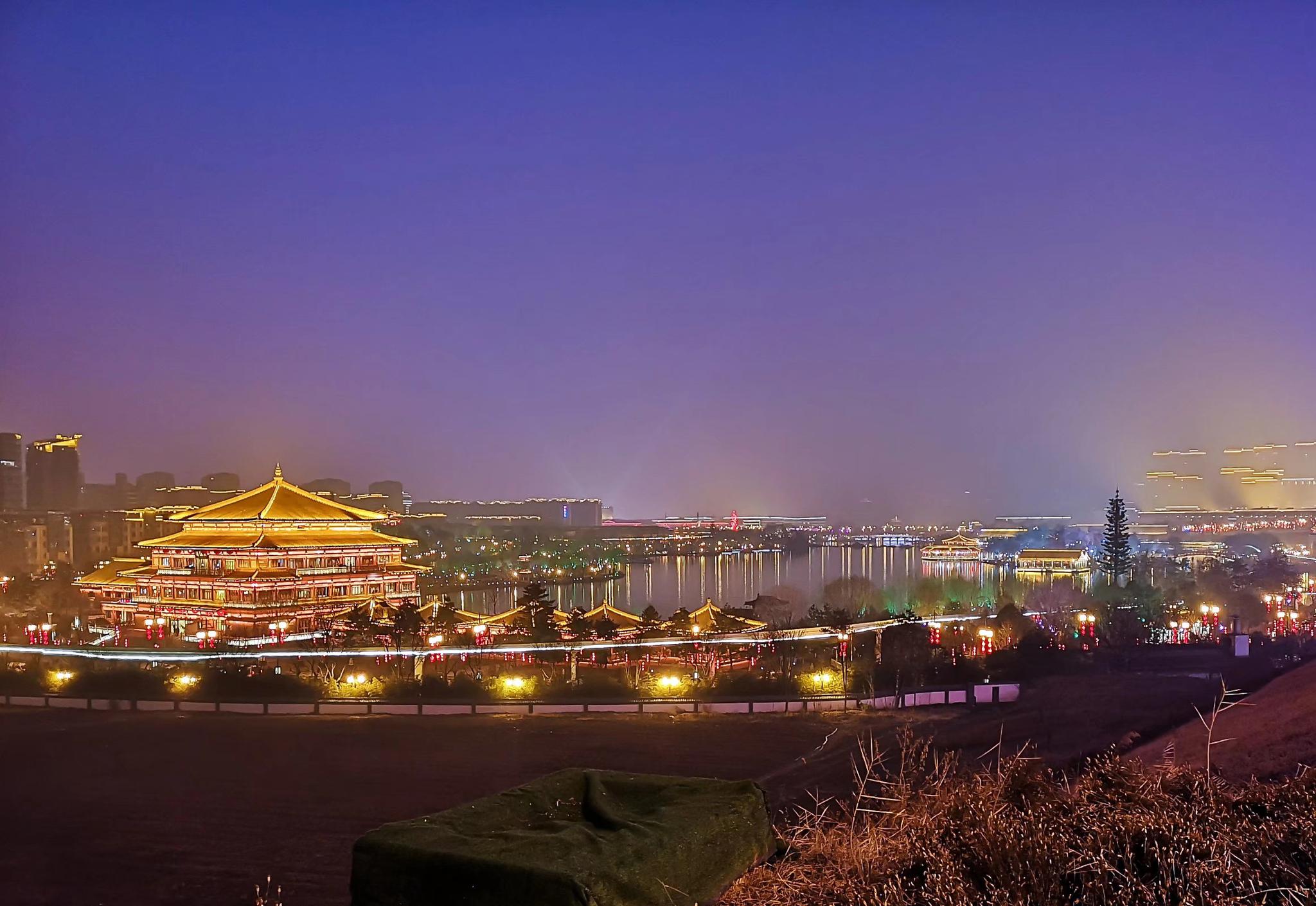 西安曲江南湖夜景